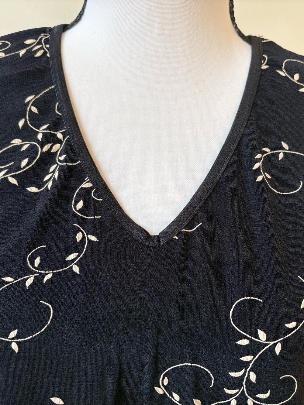 Black V-Neck Blouse with White Vine Print - Women - Picture 2 of 12